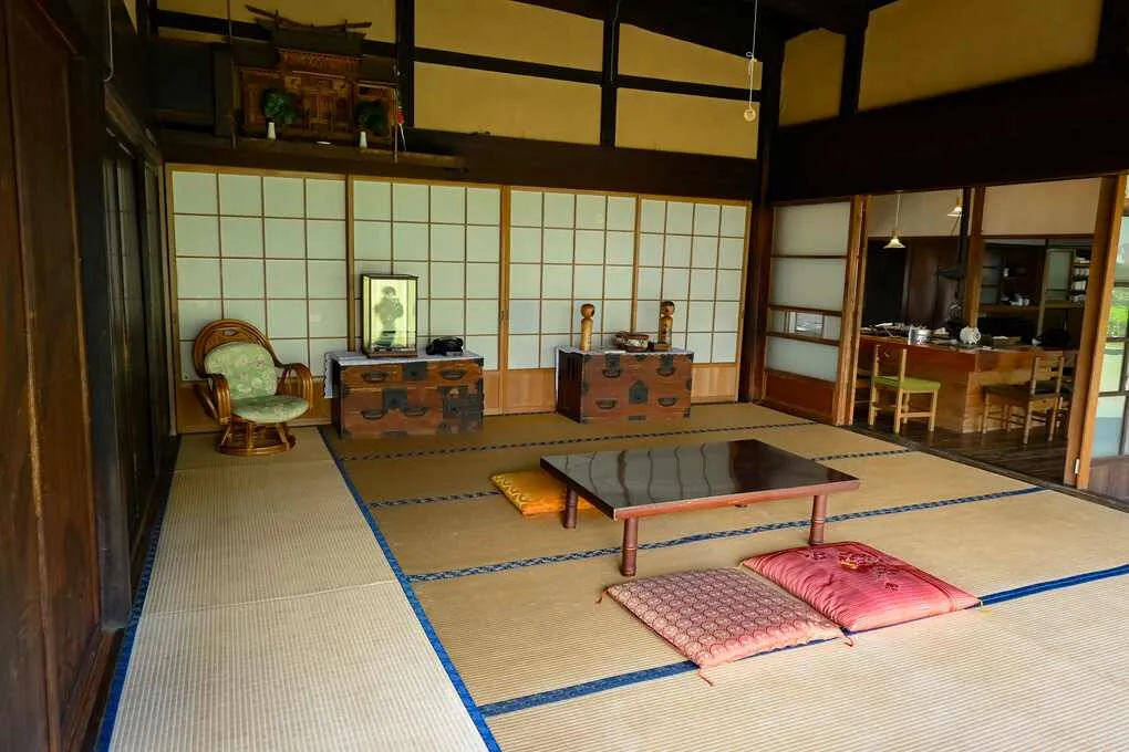 奥まで見通せる畳の座敷